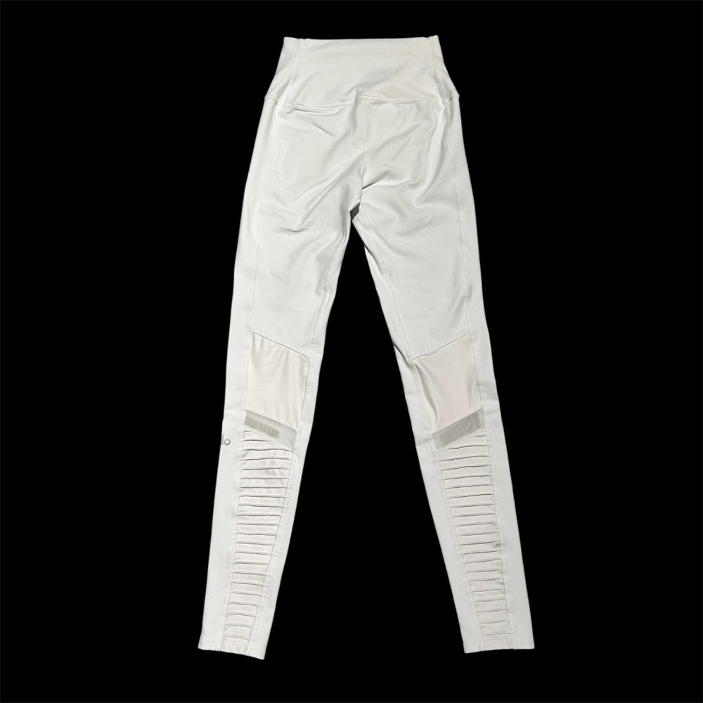 Alo Yoga High-Waist Moto Legging in White. Size XS - Picture 7 of 8